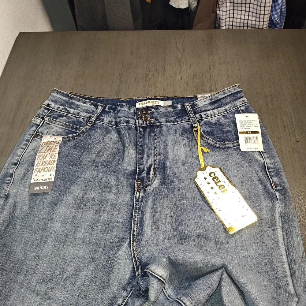 Celebrity Ace Woman's light wash skinny jeans,Size 18